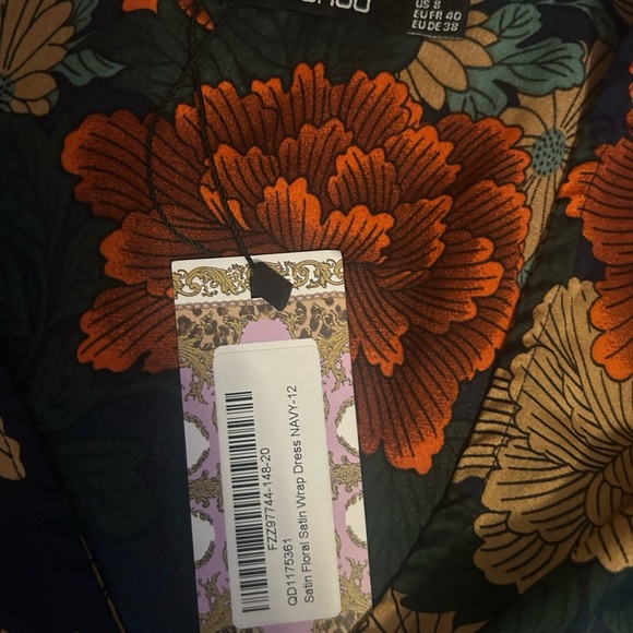 NWT GORGEOUS FALL DRESS boohoo Navy Blue Satin Floral Wrap tie Dress size 8 - Picture 6 of 8